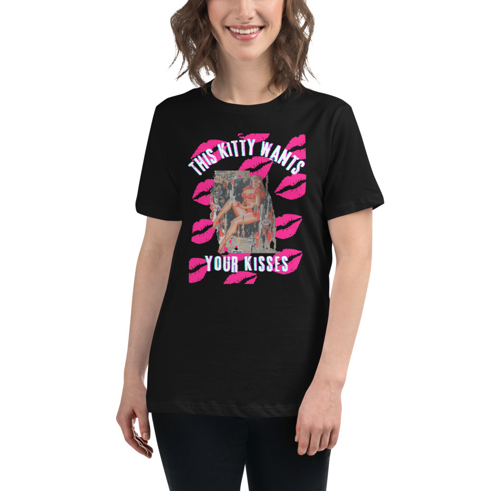 Women's Relaxed T-Shirt: This Kitty Wants your Kisses
