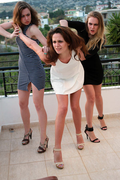 2-on-1 fight on the balcony - 89 Images