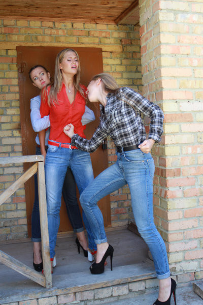 Belly punching fight - Vicky, Darcy, Renee - 94 Images