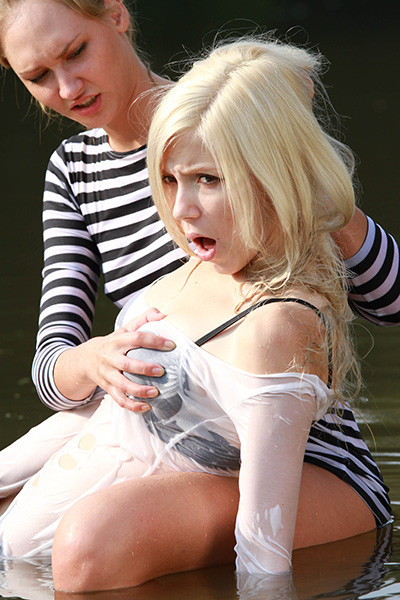 Muddy water fight - Alice vs Stella - 104 Images
