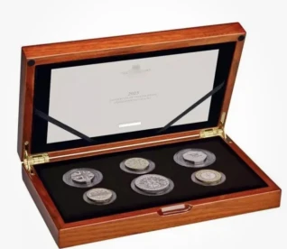 2023 United Kingdom premium Proof commemorative  coin set  with the Tolkien coin of the year