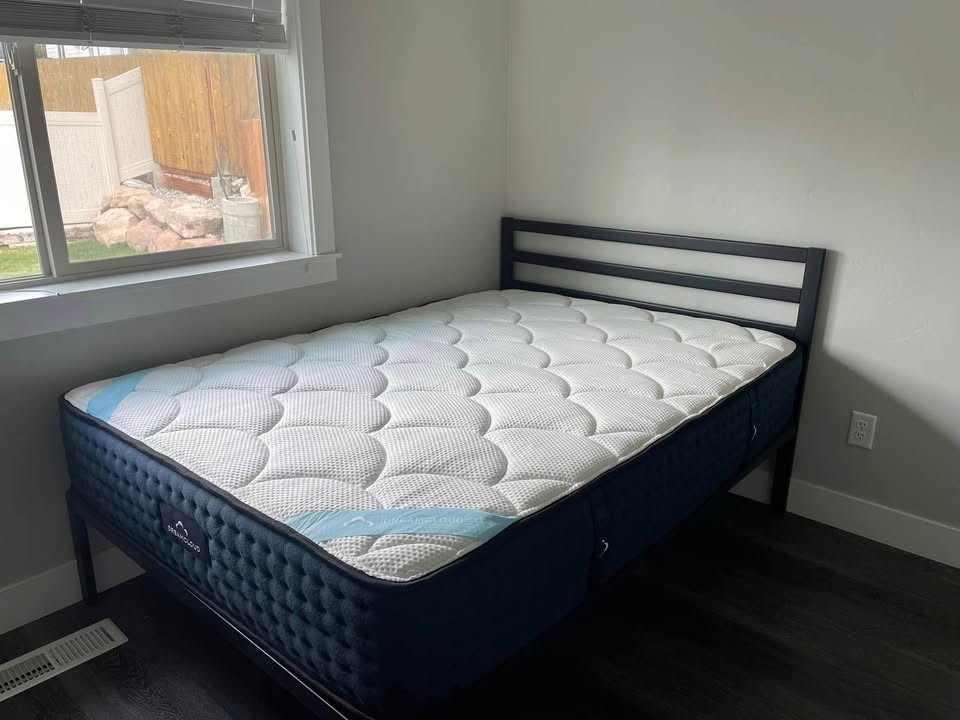 DreamCloud Premier Queen - $425 (Retail: $1,579)