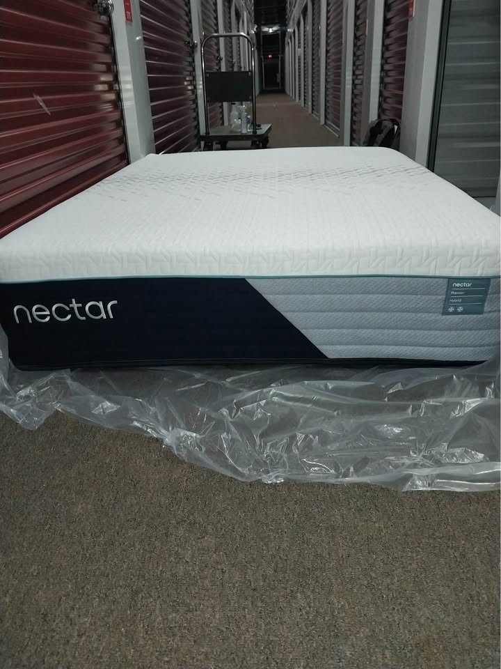 Nectar Luxe Hybrid King - $575 (Retail: $2,299)