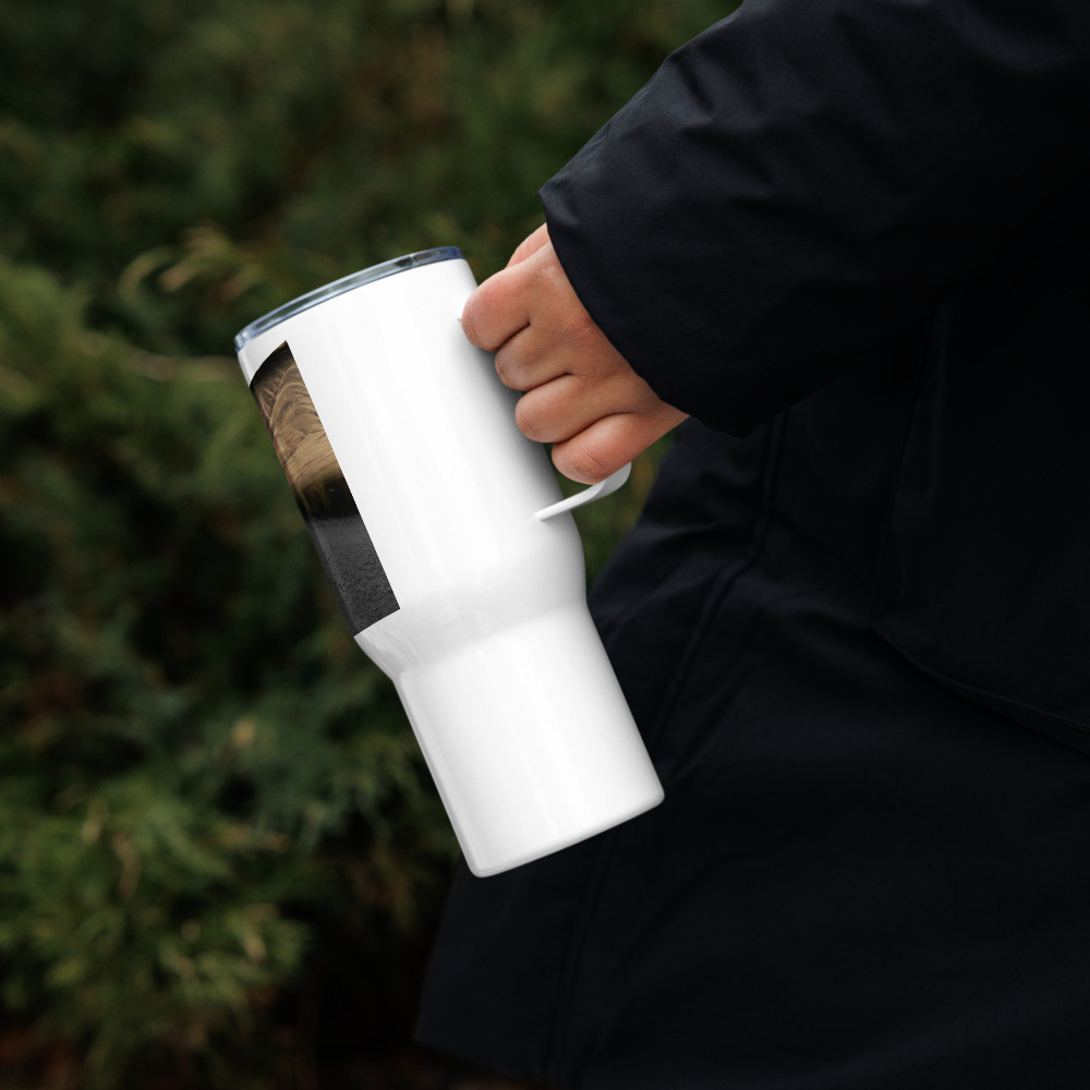 Travel mug with a handle
