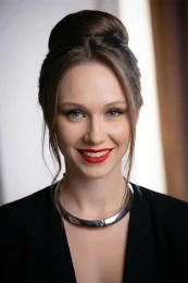 AI Character - MAYA -