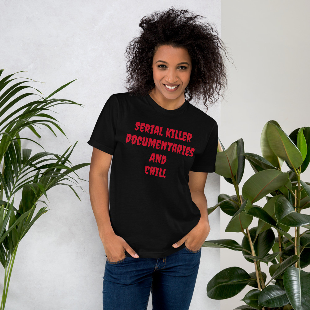 T-Shirt  Serial Killer documentaries and chill
