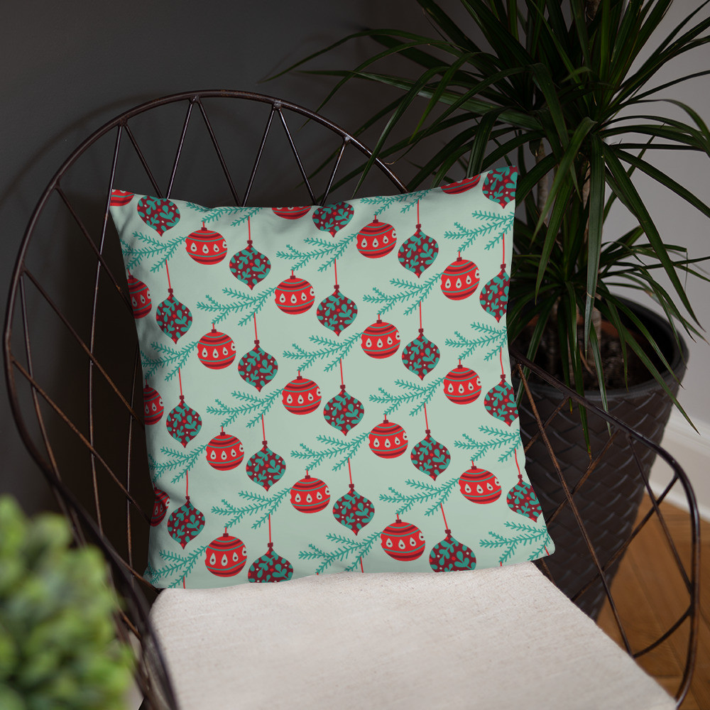 Basic Pillow: Festive Christmas Tree w/Ornament