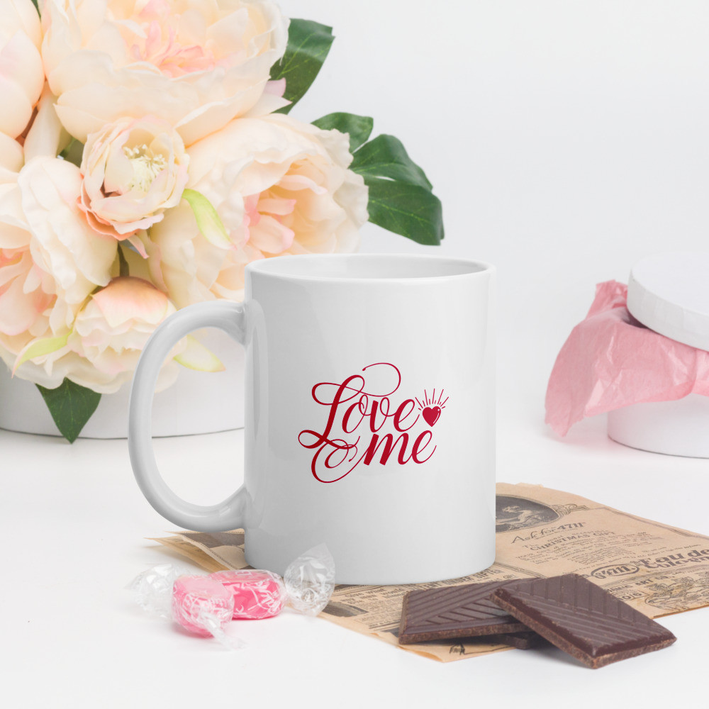 White glossy mug: Love Me