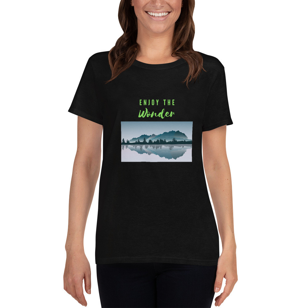 Women's short sleeve t-shirt: Enjoy the Wonder Green