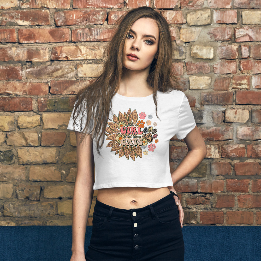 Women’s Crop Tee: Just A Girl Who Loves Cats