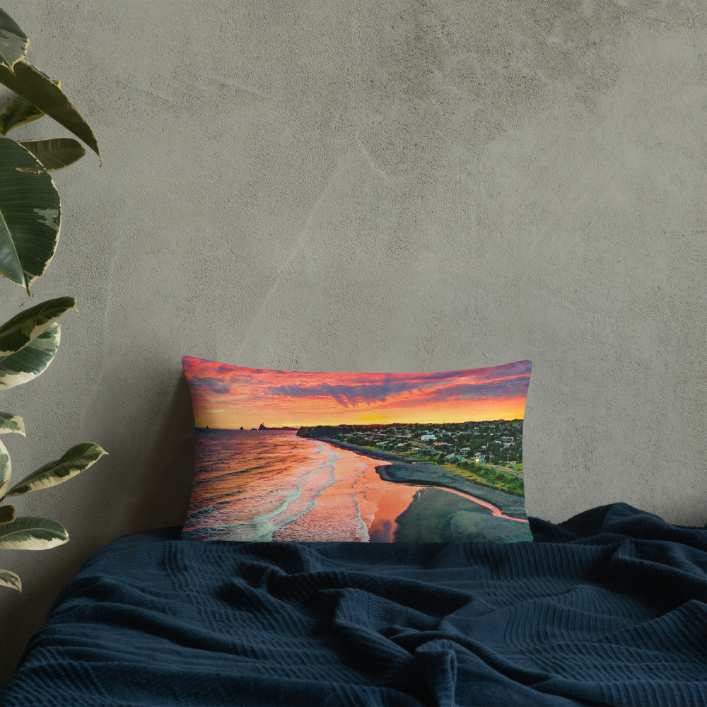 Sunrise at the beach - Basic Pillow